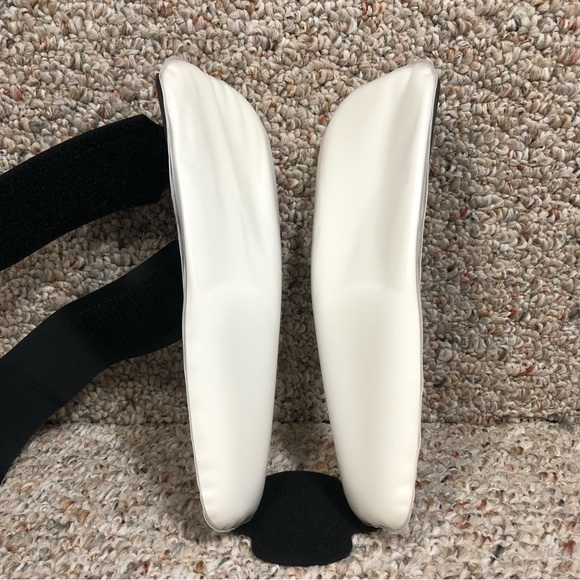 Ossur Formfit Inflatable Air Ankle Brace Stirrup Universal Adult Black White - Picture 7 of 15